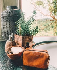 Image 3 of The Finch Leather Toiletry Bag