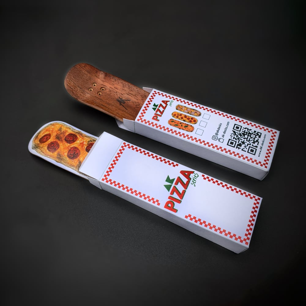Image of “AK pizza” box