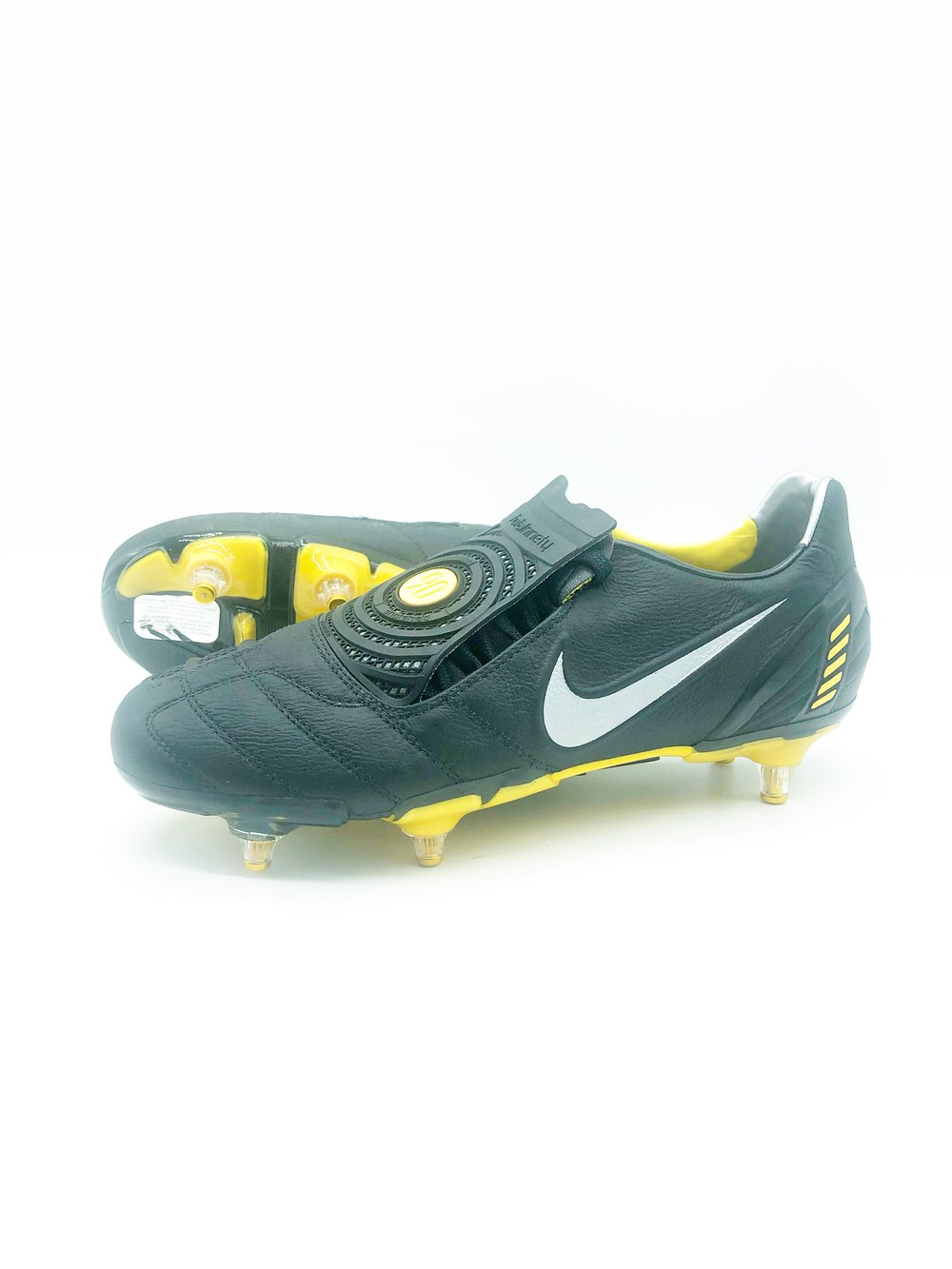 Nike yellow black store football boots