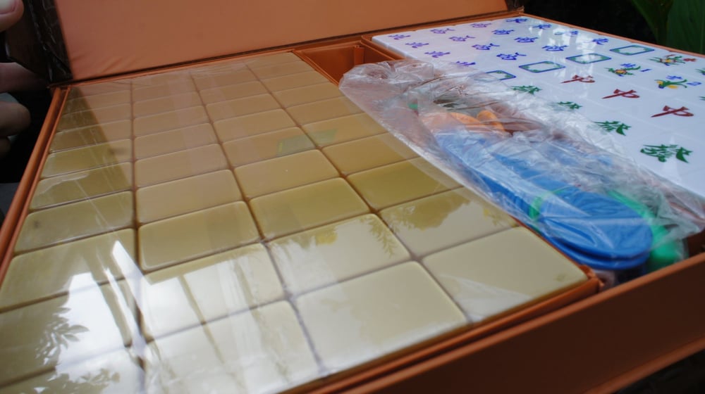 Image of A2 Metallic Gold Mahjong Set