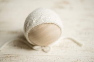 Image of {New!} Cabled Border Special Bonnet