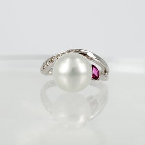 Image of 18ct white gold Pearl dress ring 