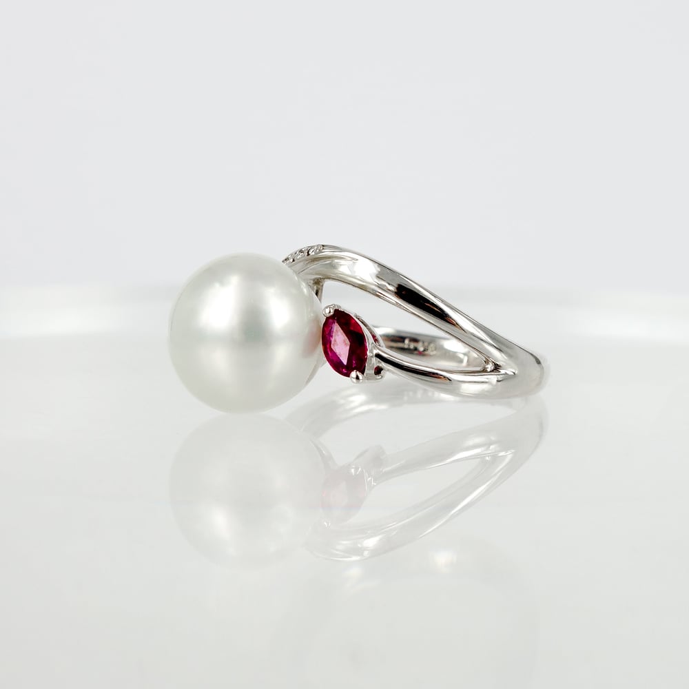 Image of 18ct white gold Pearl dress ring 