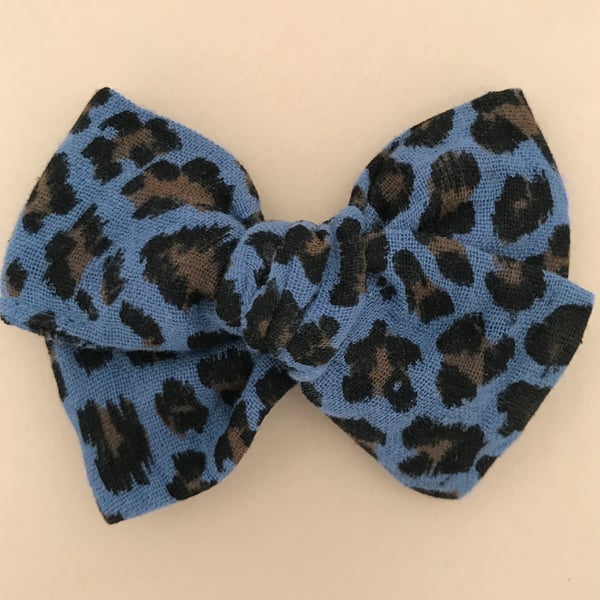 Image of Barrette double gaze de coton léopard bleu
