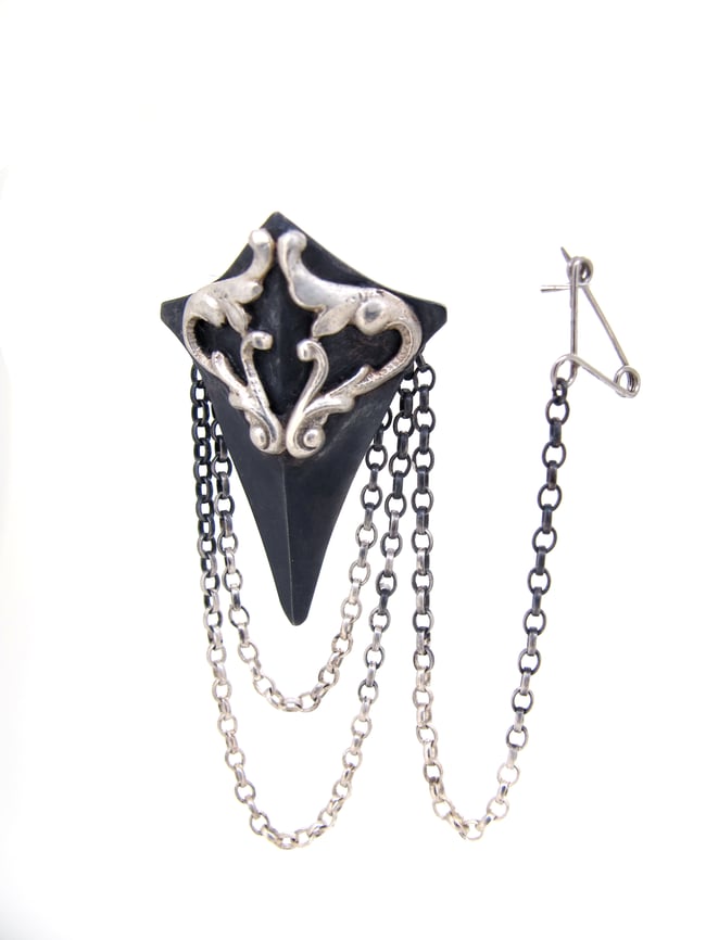 {NEW} Tristan's Armour Brooch