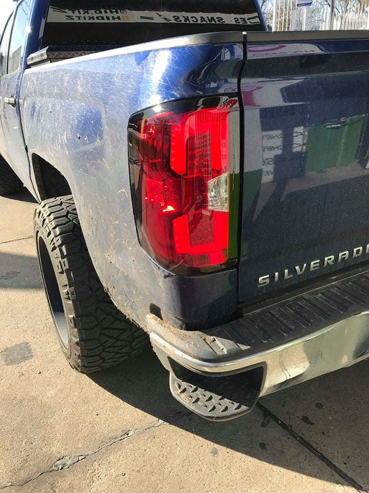 2018 silverado tail light replacement