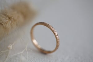 Image of 18ct rose gold 2mm horn texture ring