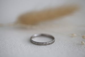 Image of Platinum 2mm horn texture ring