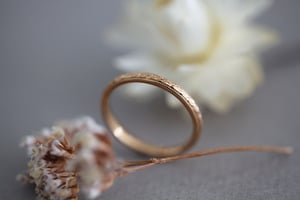 Image of 18ct rose gold 2mm laurel leaf and milled edge engraved ring
