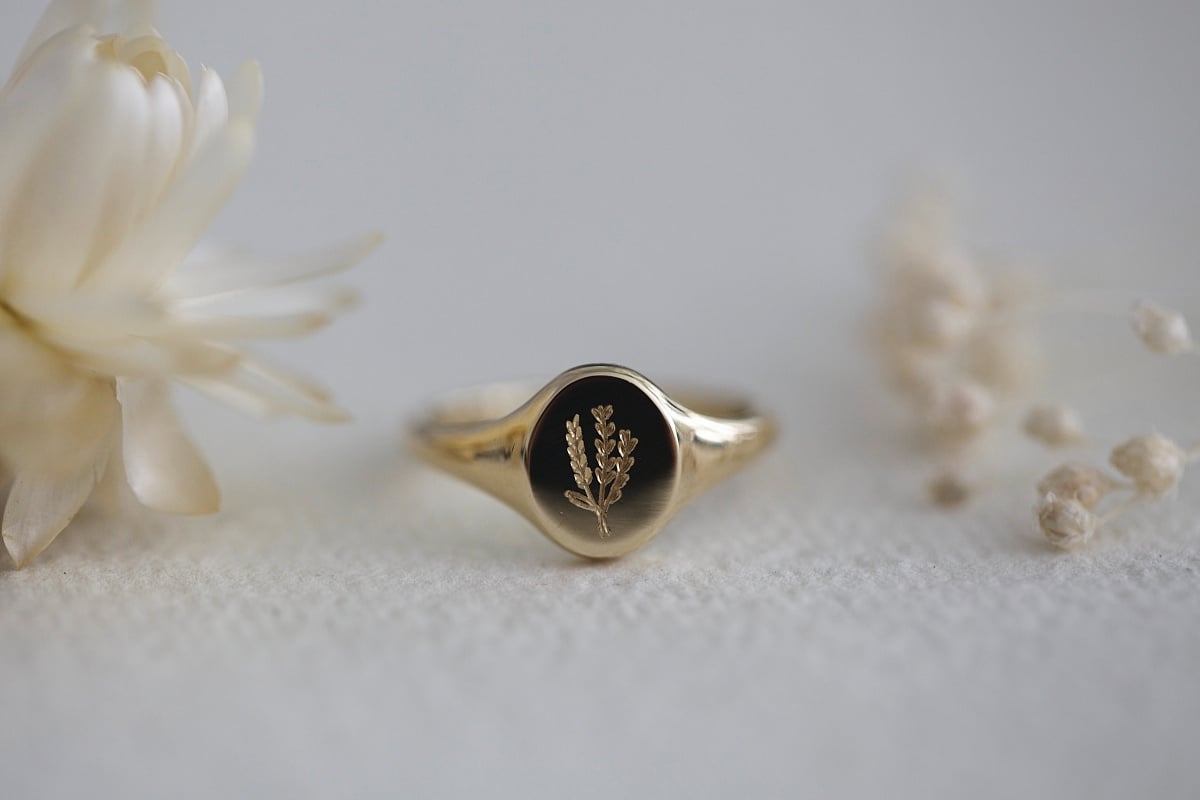 Second Hand 9ct Gold Cushion Part Engraved Signet Ring - thbaker.co.uk