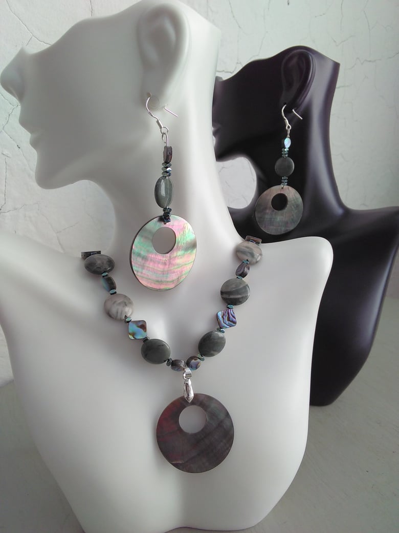 Image of MOTHER OF PEARL PENDANT WITH ABALONE NECKLACE SET