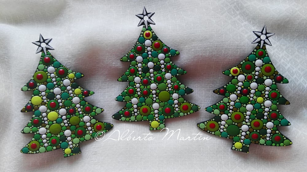 Image of Christmas tree ornaments. Set of 3. Red and green.