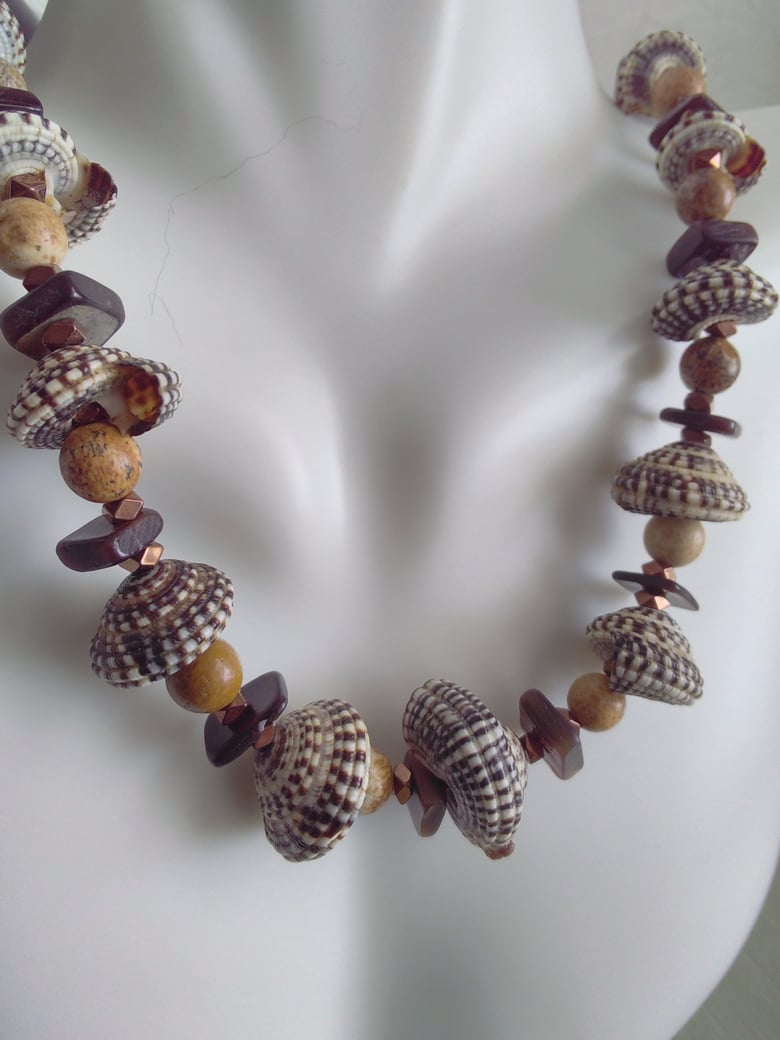 Image of RONDELLE SHELL NECKLACE SET