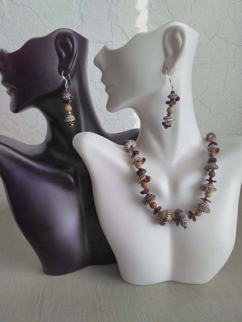 Image of RONDELLE SHELL NECKLACE SET