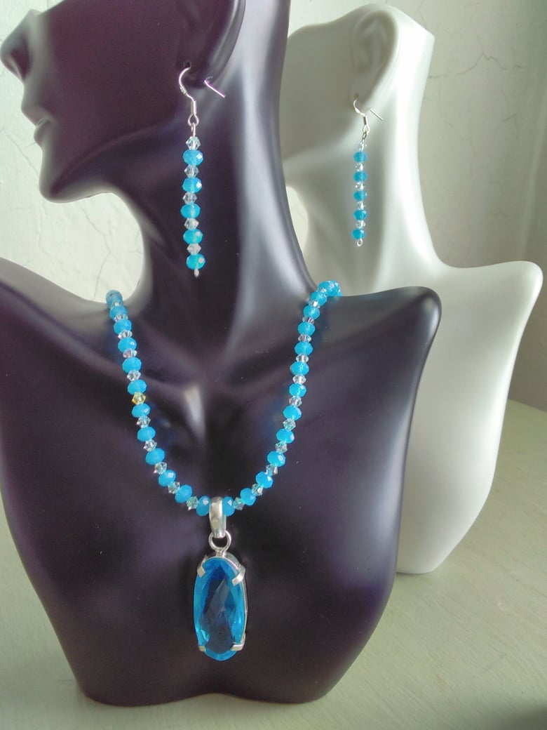 Image of LIGHT BLUE TOPAZ PENDANT NECKLACE SET