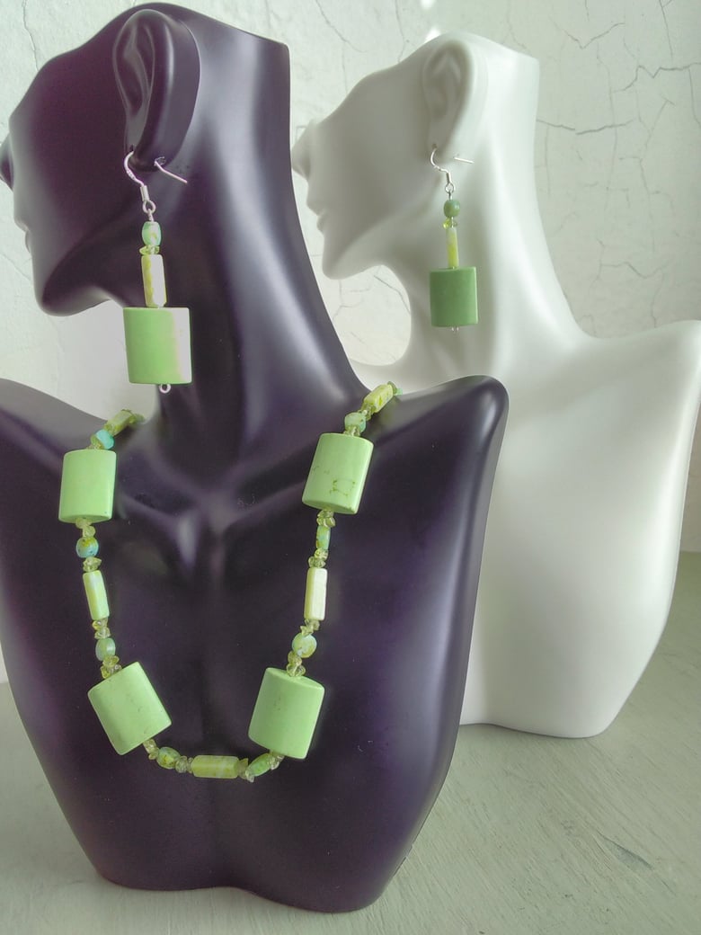 Image of GREEN TURQUOISE HOWLITE NECKLACE SET