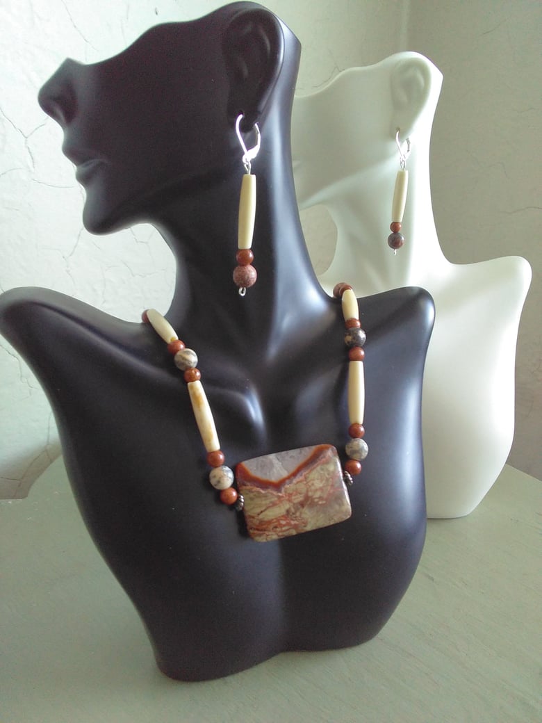 Image of BLOSSOM AGATE PENDANT NECKLACE SET