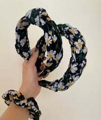 Image 1 of Headbands  • Embroidered daisies • black