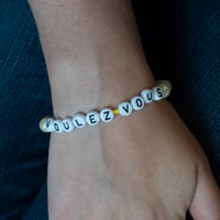 Image 2 of ‘Voulez Vous’ glass pearl bracelet 