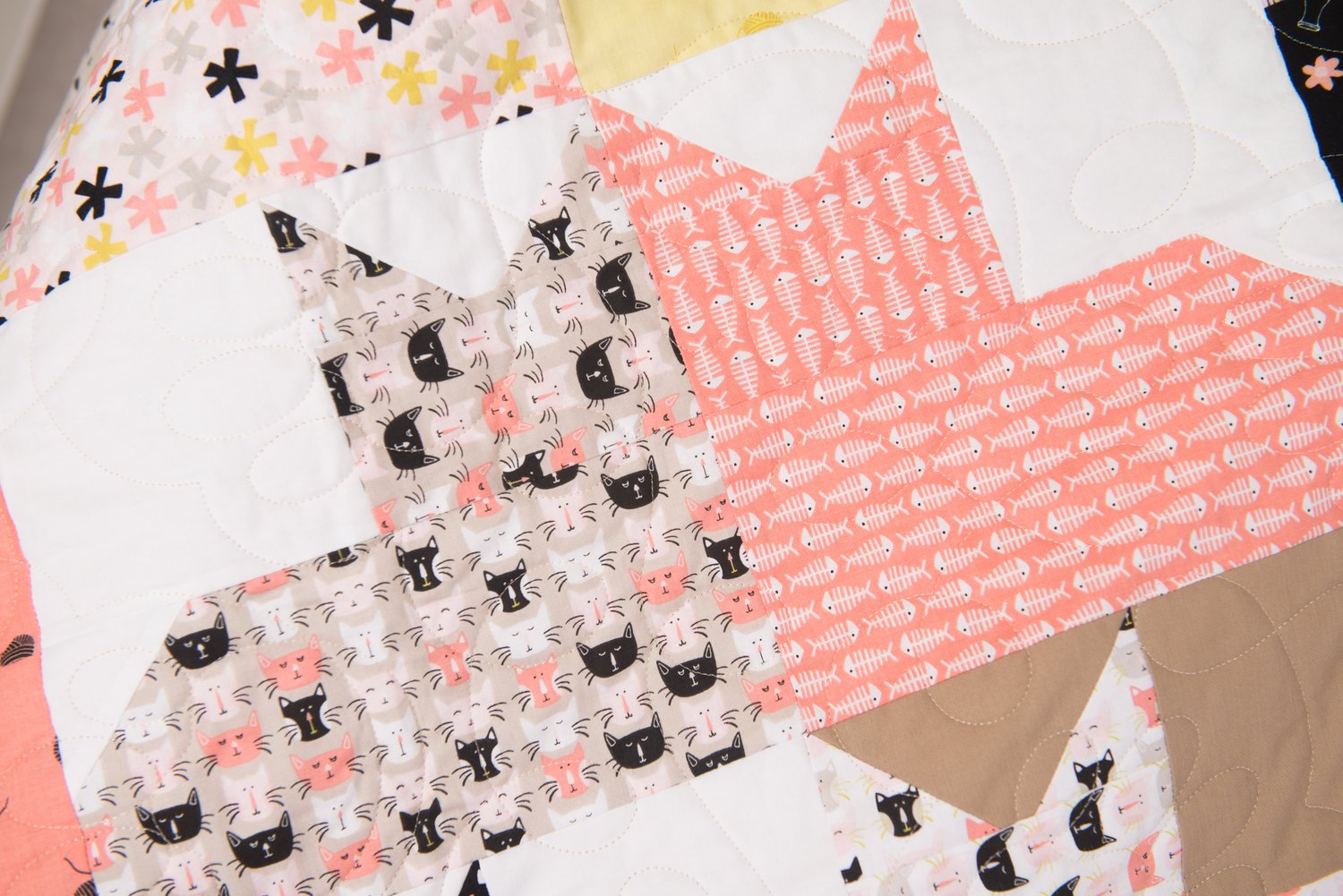 new-friday-tutorial-the-pins-and-paws-quilt-giveaway-the-cutting-table-quilt-blog-bloglovin