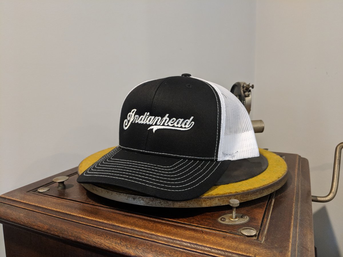 Image of Trucker hat Black and White