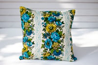 Vintage Daisy Pillow Cover