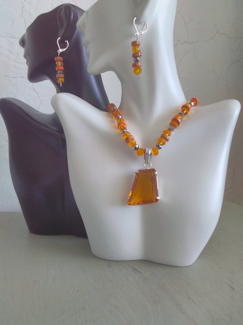 Image of ORANGE RECTANGULAR PENDANT NECKLACE SET