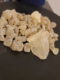 White copal resin