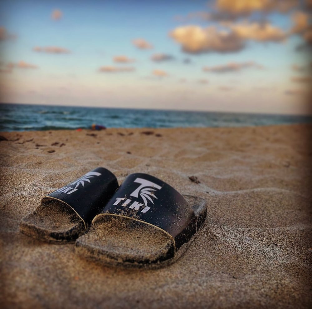 Image of Tiki Palm Leaf Black Slides