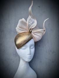 Image 3 of 'Kim' in Gold and Ivory
