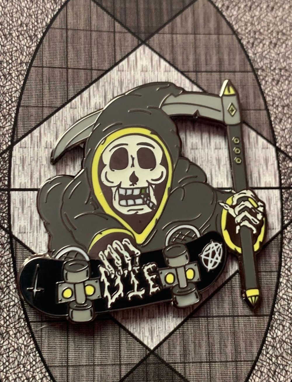 Skate or die pin