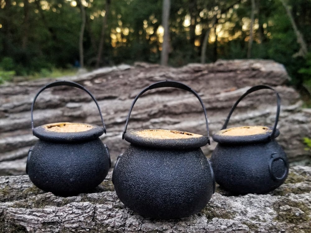 Hocus Pocus Cauldron Bathbombs