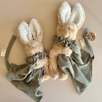 Image 2 of DOUDOU LAPIN ET SES OREILLE SHERPA 26 CM