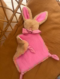 Image 1 of  DOUDOU ENVELOPPANT PLAT VICHY ROSE FLUO