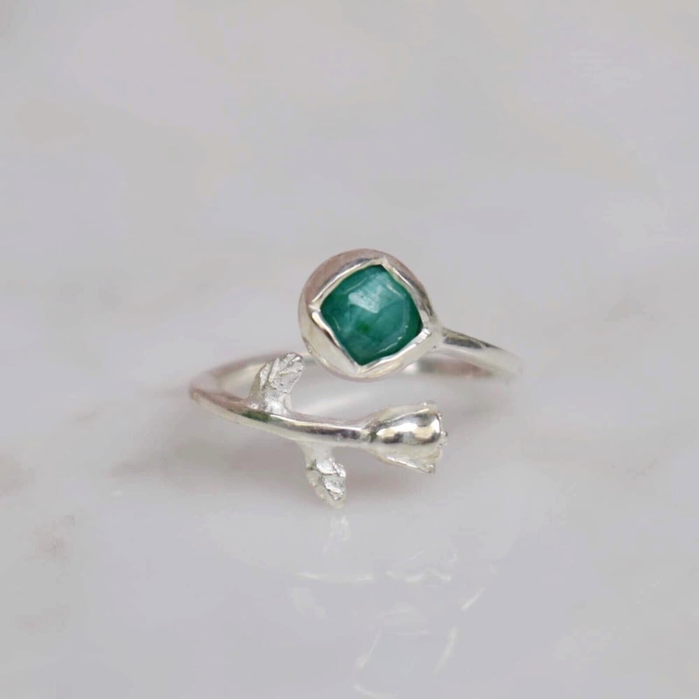 Image of Rosa silver ring x Emerald rose cut 