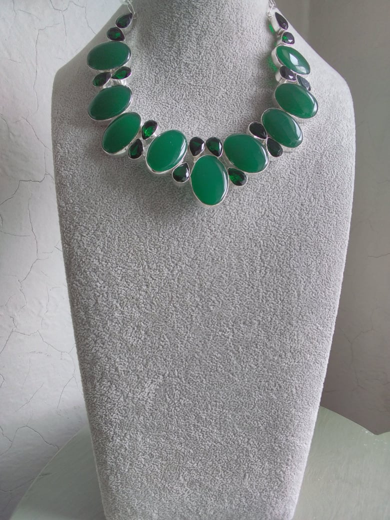 Image of GREEN ONYX AND CHROME DIOPSIDE NECKLACE SET