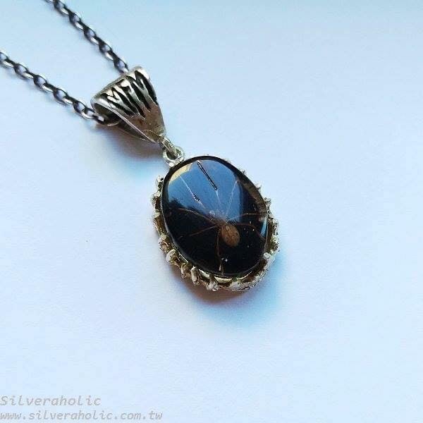 Image of Xxx Z' Oval Pendant xxX