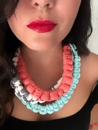 Image 4 of Collar Blanco y Gris Wish