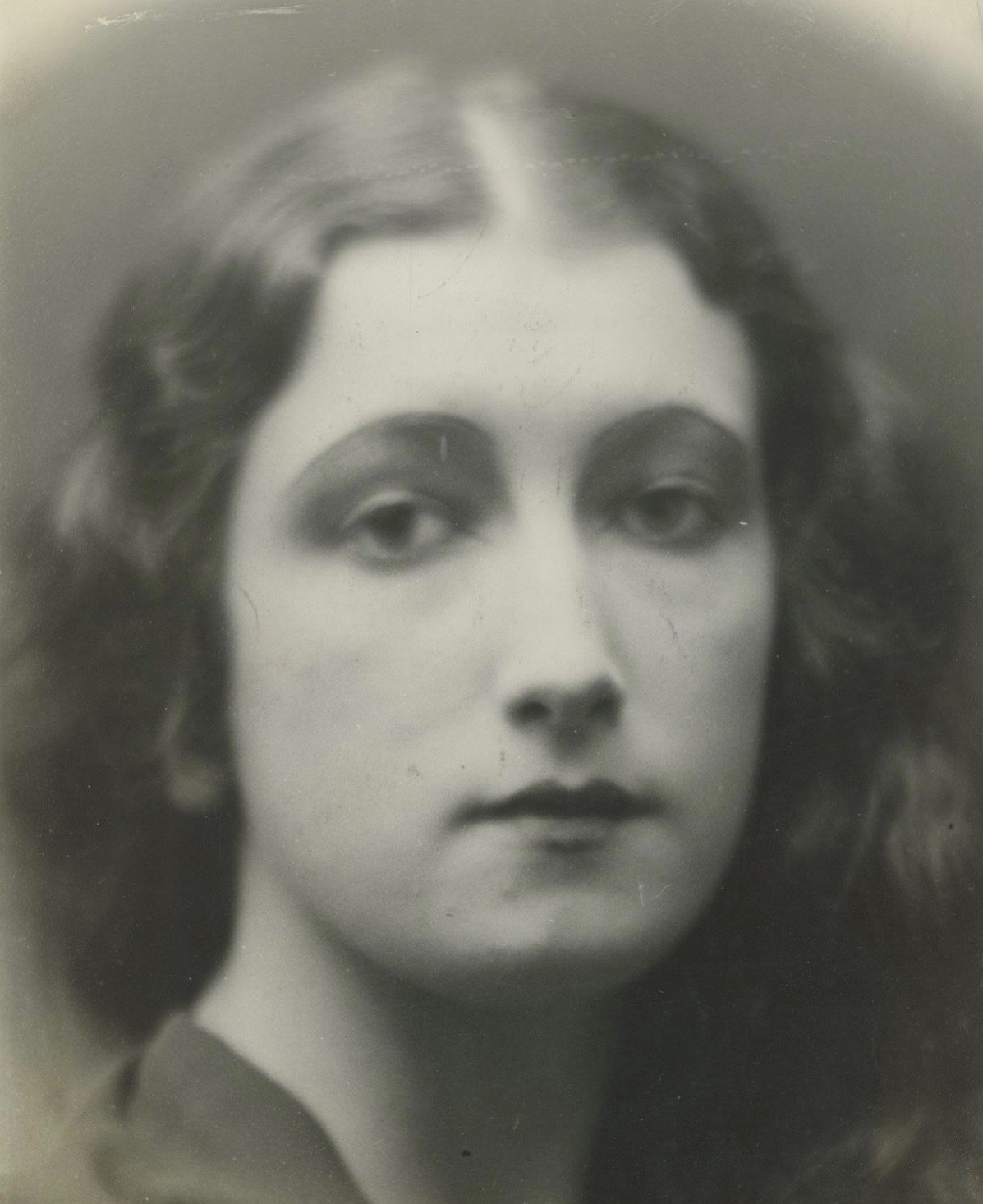 Image of Anonymous: portrait of Mlle Roberte Cusey, miss France 1927