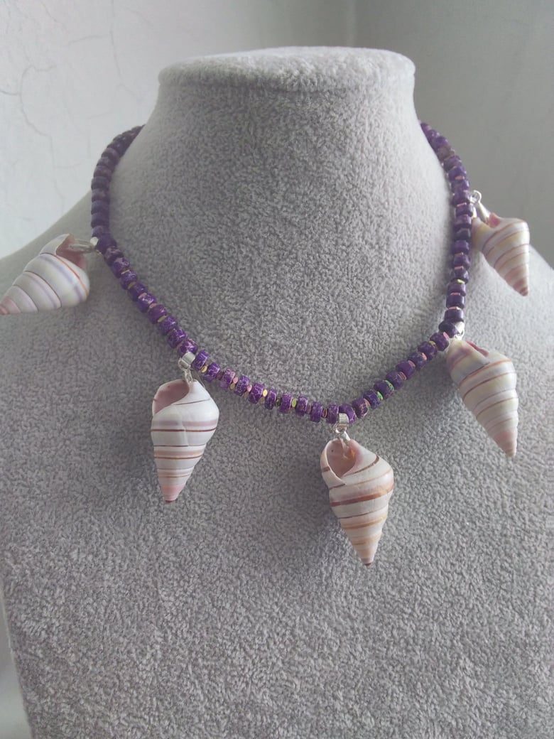 Image of HAITIAN CANDY STRIPED TREE SNAIL SHELL NECKLACE SET