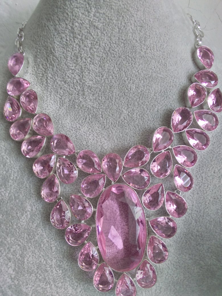 Image of STATEMENT KUNZITE NECKLACE