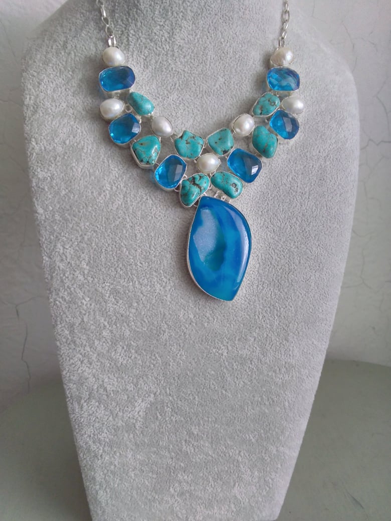 Image of PEARL AND BLUE TOPAZ NECKLACE