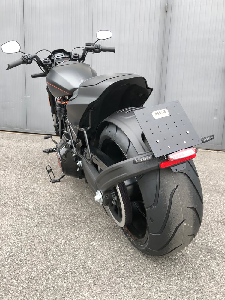 Image of PLATE HOLDER FOR H-D FXDR 2018 UP