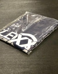 Image 1 of Men’s Midnight Navy/White Flexx tee