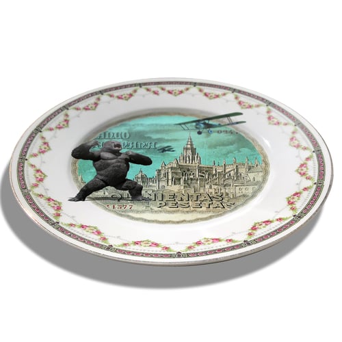 Image of Kingnientas - Vintage Spanish Porcelain Plate - King Kong #0660