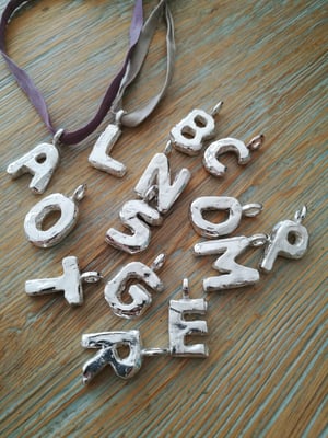 Image of Iniciales en plata bañada en oro