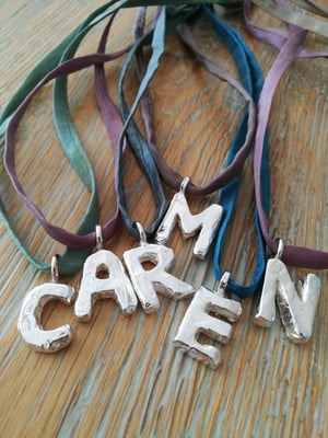 Image of Iniciales en plata bañada en oro