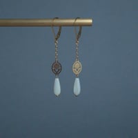 Image 4 of Boucles d'oreilles longues goutte nacre 