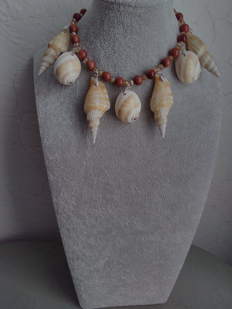 Image of SHARK EYE AND GOLD SAND BEAD NECKLACE SET