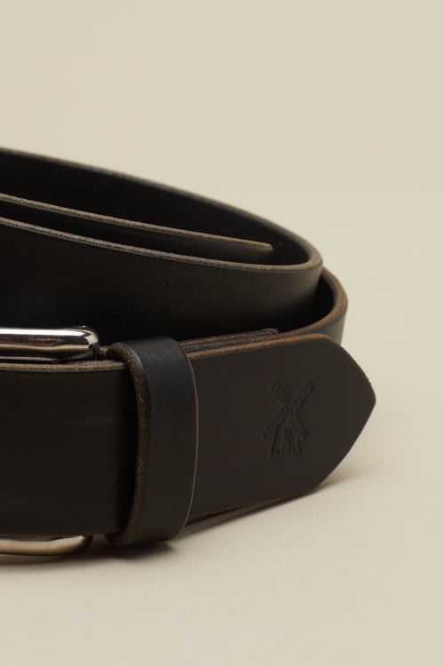 Image of Classic Buckle in Coal